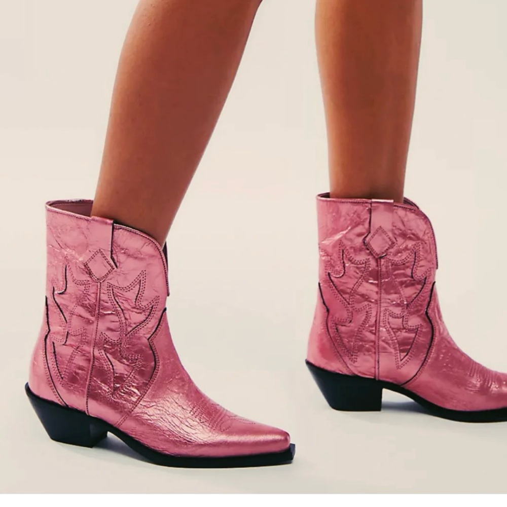 New in Box Metallic Pink Free People Western Cowboy Boots
